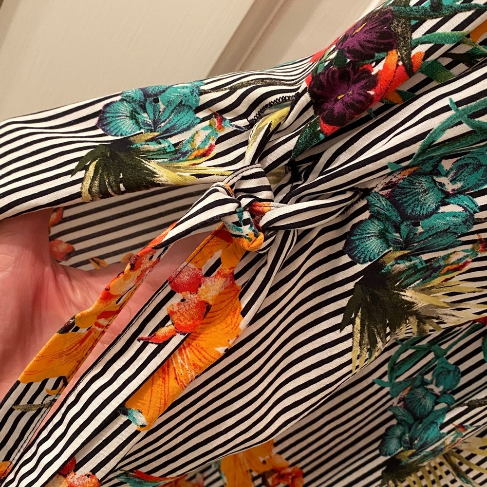 🎉Host Pick🎉 Chico's Multicolor Floral Striped Tunic - Picture 3 of 12